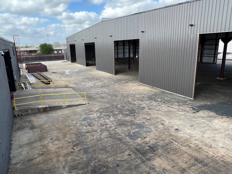 More Photos Of 8411 Villa Dr, Houston Warehouse For Lease