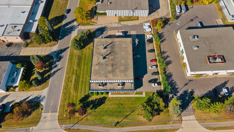 More Photos Of 1250 W Hamlin Rd, Rochester Hills Warehouse For Sale