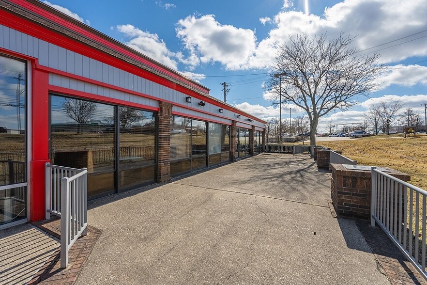 More Photos Of 11340 Princeton Pike, Cincinnati Restaurant For Lease