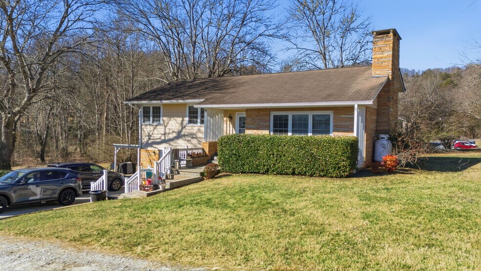 More Photos Of 520 Baird Cove Rd, Franklin Apartments For Sale