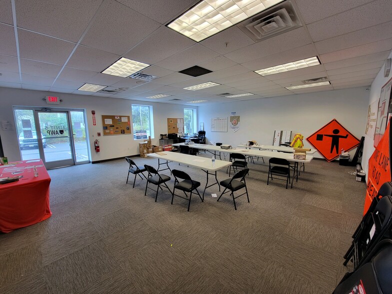 More Photos Of 58-60 S Jefferson Rd, Whippany Warehouse For Lease