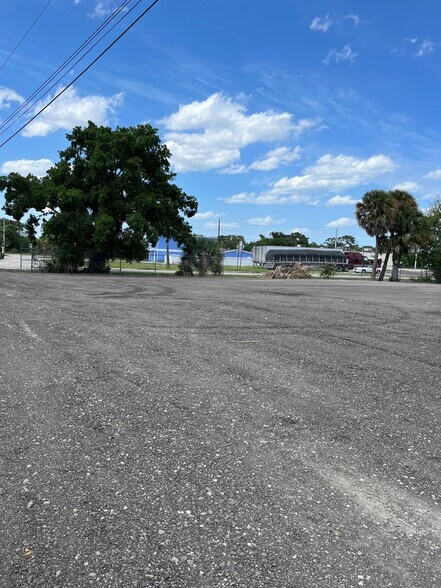 Primary Photo Of 3077 SE Dixie Hwy, Stuart Land For Lease