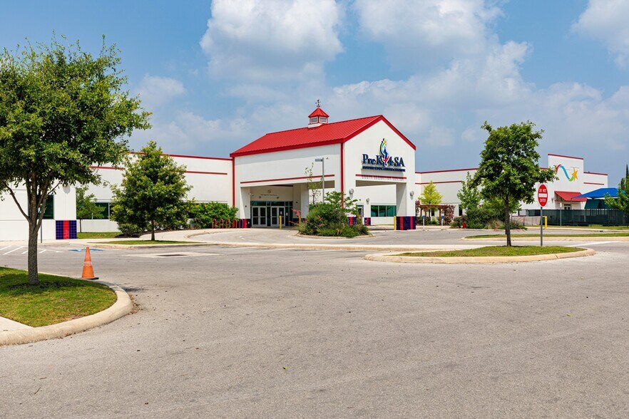 More Photos Of 2515 SE Military Dr, San Antonio General Retail For Sale