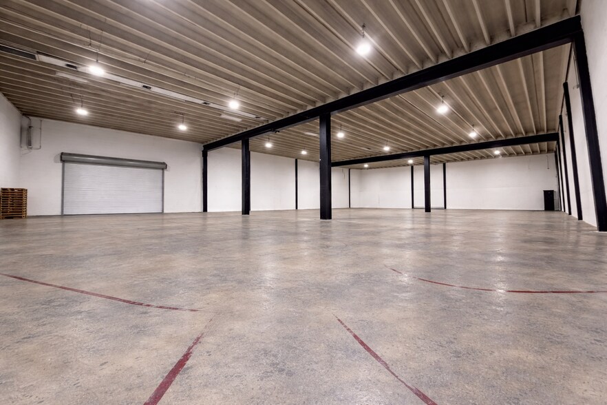 More Photos Of 11441 SW 208th Dr, Miami Warehouse For Lease