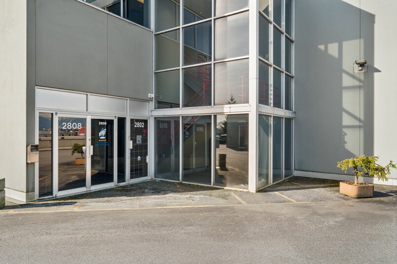 More Photos Of 2820 Ingleton Ave, Burnaby Warehouse For Lease