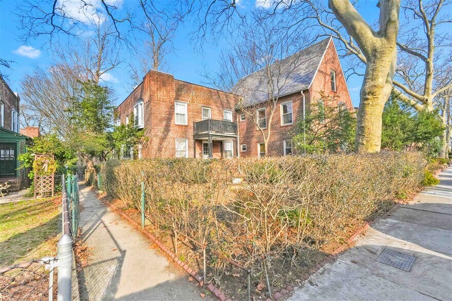 Primary Photo Of 3930 45th St, Sunnyside Apartments For Sale