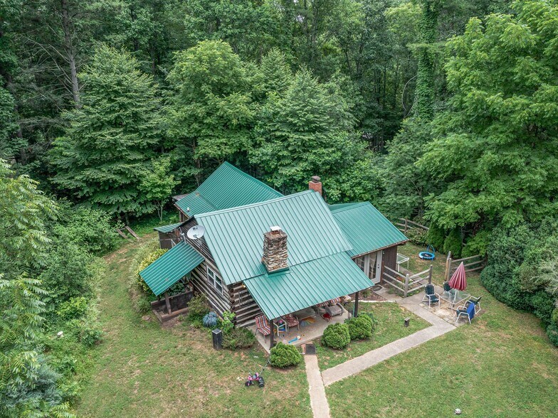 More Photos Of 40 Hemlock Hill Dr, Arden Manufactured Housing Mobile Home Park For Sale