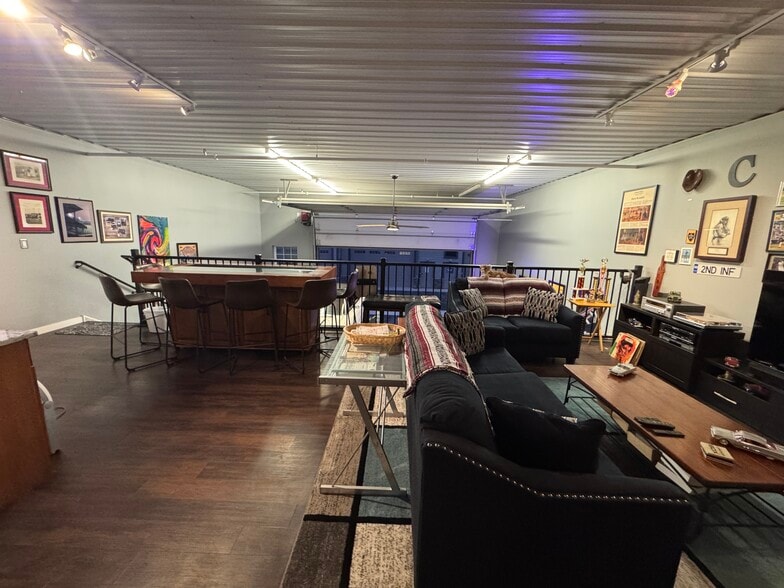 More Photos Of 2244 Ferry Rd, Naperville Flex For Sale