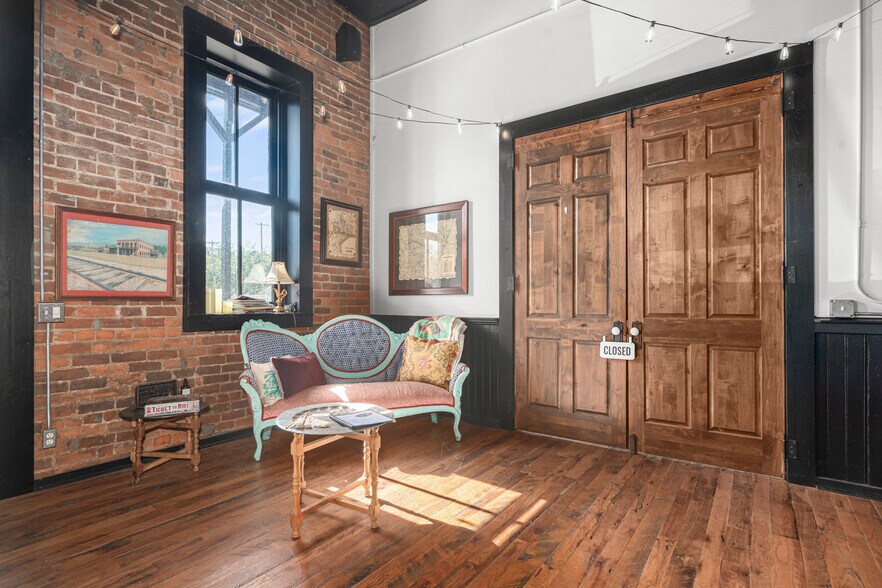 More Photos Of 411 E Front Ave, Chester Hospitality For Sale