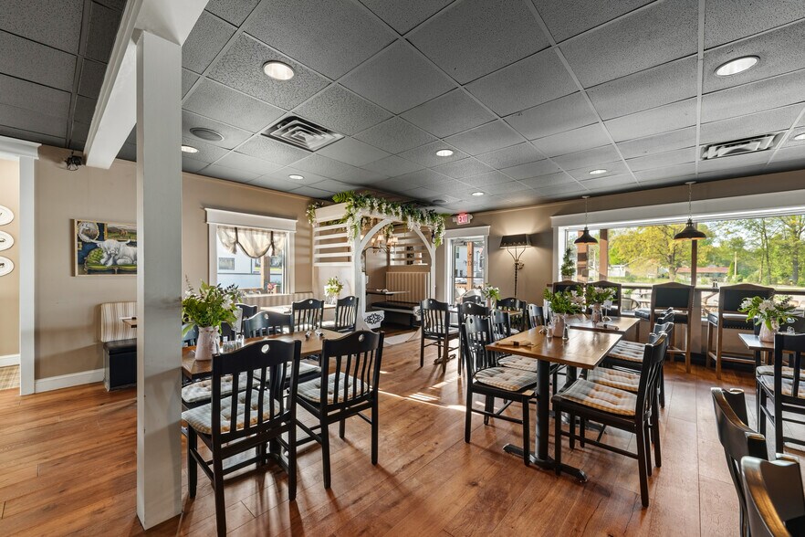 More Photos Of 320 W College St, Pulaski Fast Food For Sale