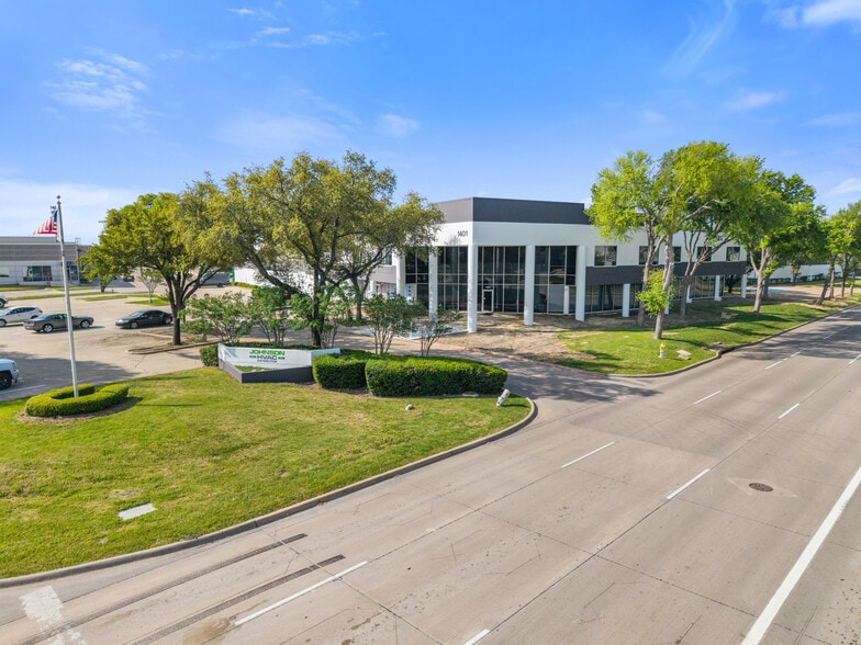Primary Photo Of 1401 Valwood Pky, Carrollton Distribution For Sale
