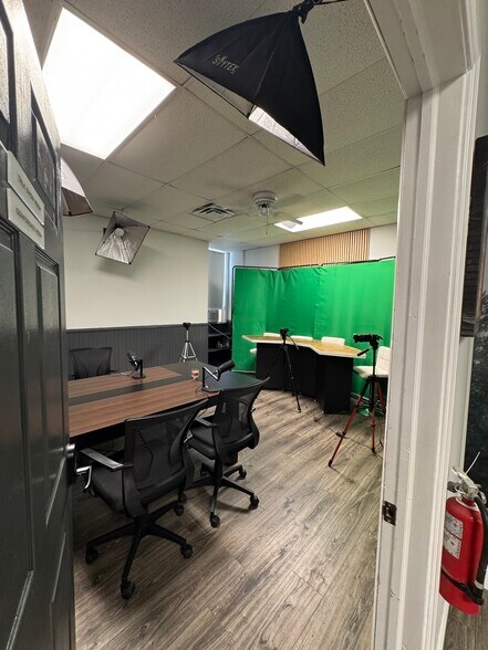More Photos Of 8 N Broadway, Pitman Medical For Lease