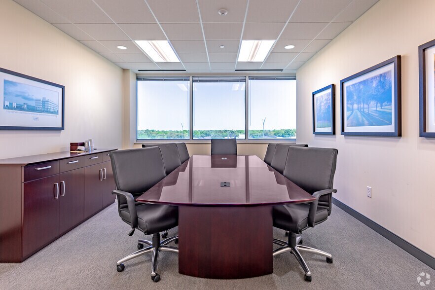 More Photos Of 2021 N MacArthur Blvd, Irving Medical For Lease