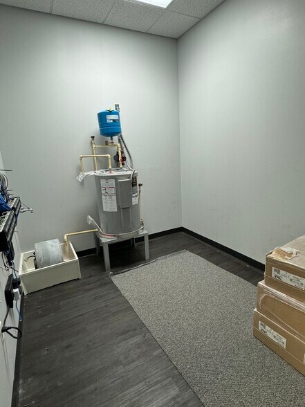 More Photos Of 10781 Park Blvd, Seminole Unknown For Lease