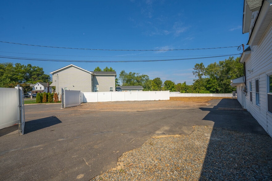 More Photos Of 40 Amboy Rd, Old Bridge Flex For Sale