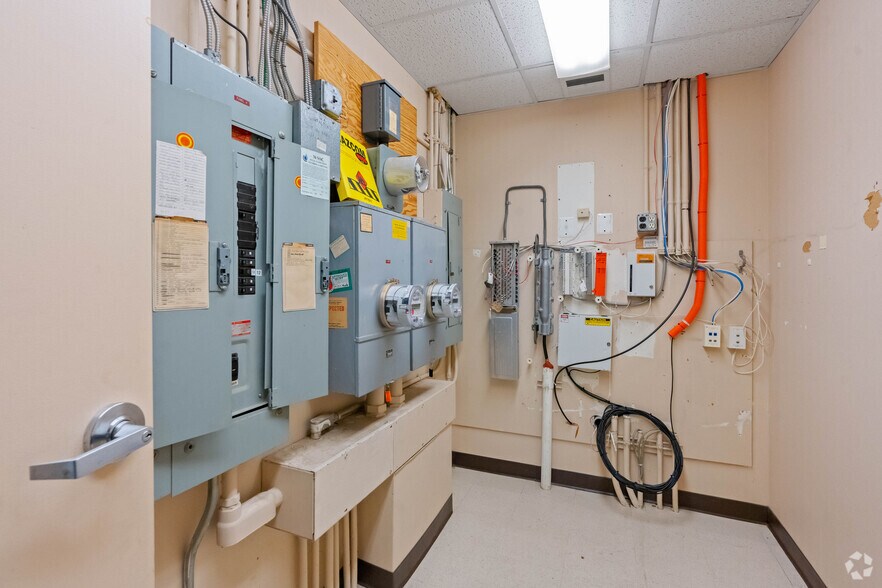 More Photos Of 9412 Livingston Rd, Fort Washington Bank For Lease