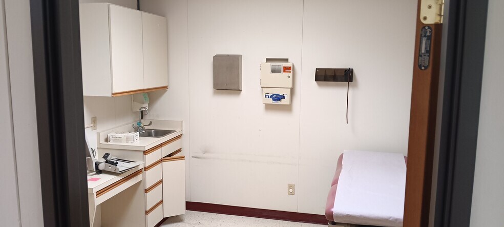 More Photos Of 251 7th St, New Kensington Medical For Sale