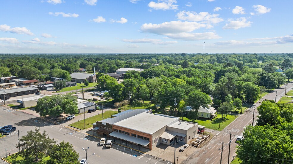 More Photos Of 189 Broadway St, Alba Storefront Retail Office For Sale