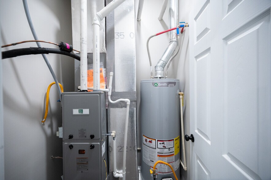 More Photos Of 2305 E Michigan St, Indianapolis Flex For Sale