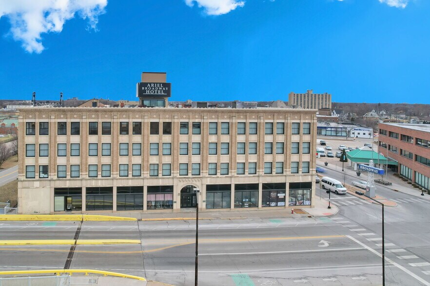 More Photos Of 301 Broadway, Lorain Hotel For Lease