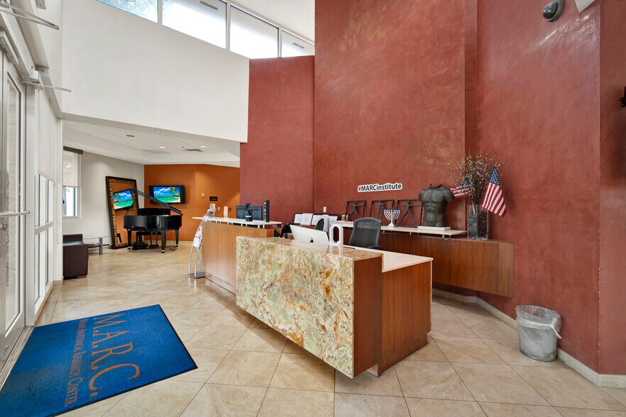 More Photos Of 8850 NW 20th St, Doral Light Manufacturing For Sale