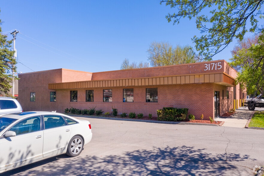 Primary Photo Of 31711-31715 W 8 Mile Rd, Livonia Warehouse For Lease
