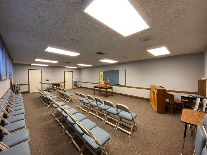 More Photos Of 7045 Farralone Ave, Canoga Park Religious Facility For Sale