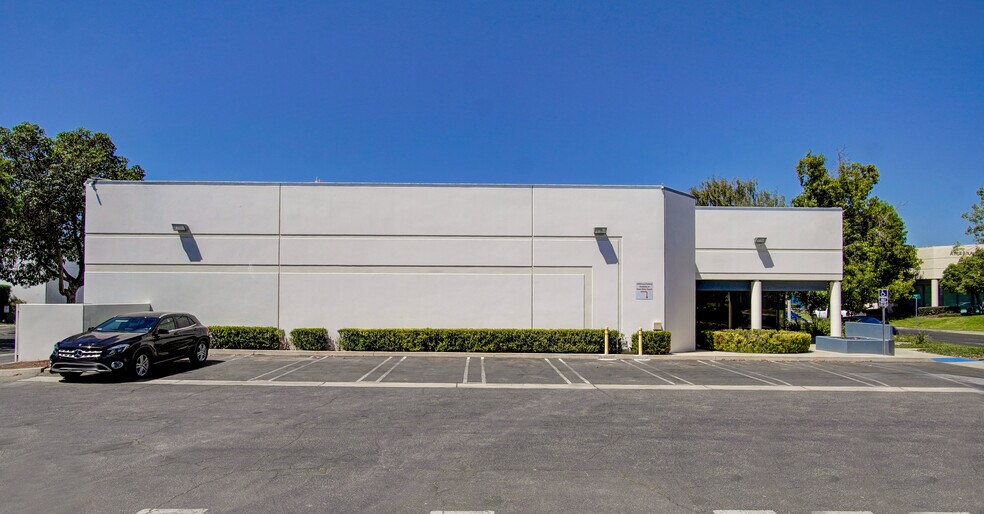 More Photos Of 11990 Hertz St, Moorpark Warehouse For Sale