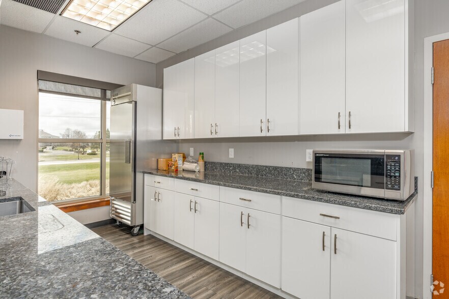 More Photos Of 4640 Trueman Blvd, Hilliard Office For Lease