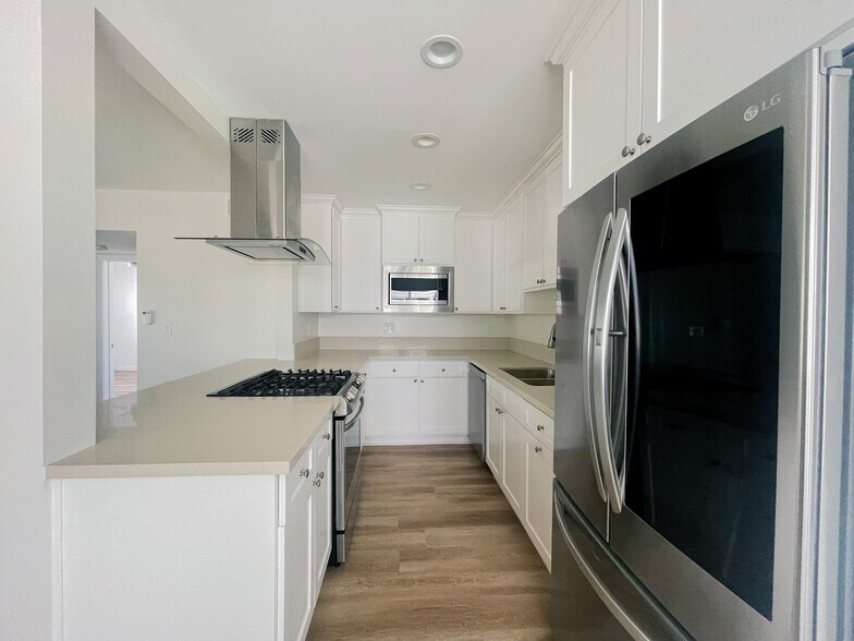 More Photos Of 1250 Manhattan Beach Blvd, Manhattan Beach Apartments For Sale