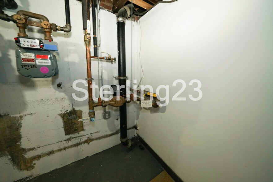 More Photos Of 28-01 23rd Ave, Astoria Storefront Retail Residential For Lease