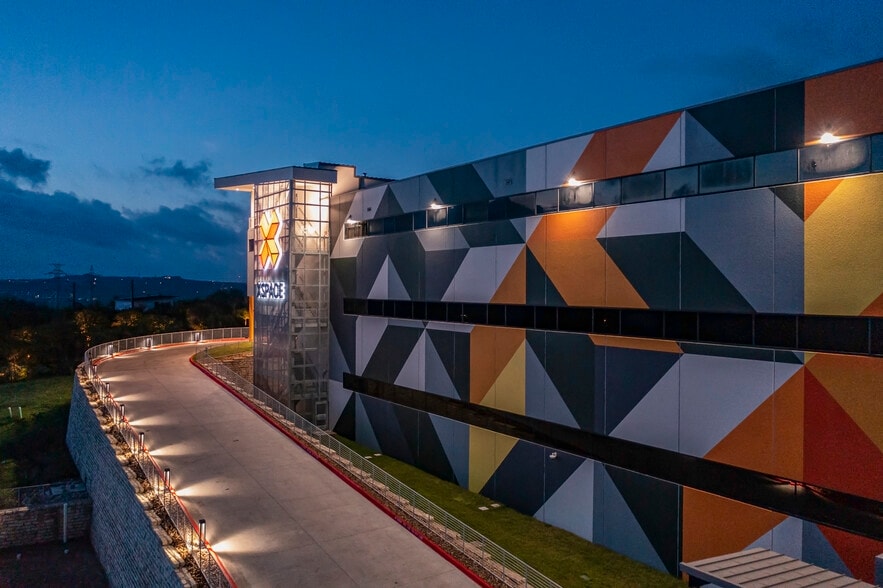 More Photos Of 4229 N FM 620 Hwy, Austin Showroom For Lease