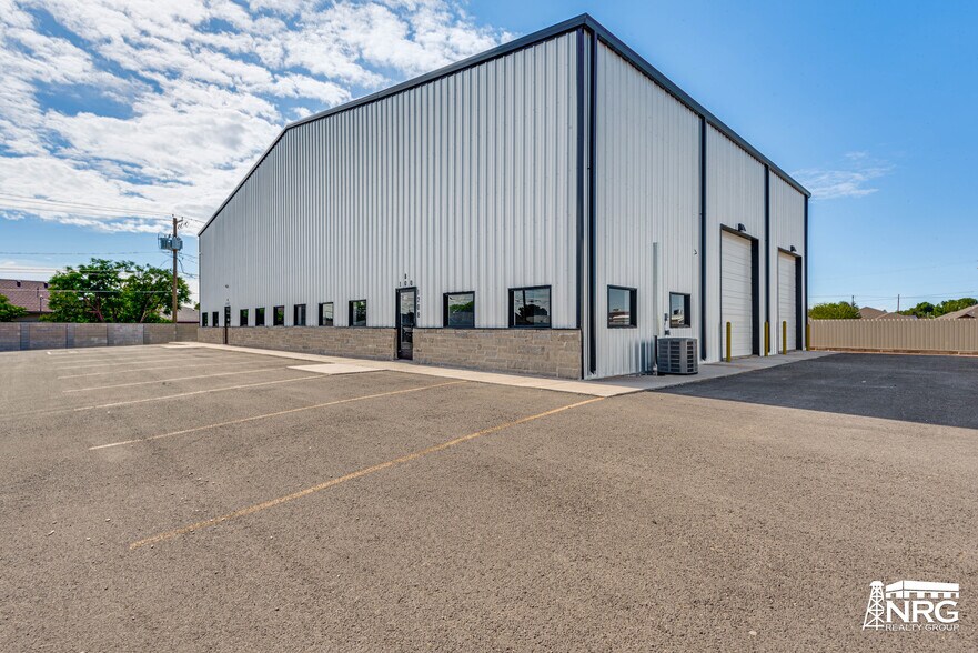 More Photos Of 1208 S Midland Dr, Midland Warehouse For Lease