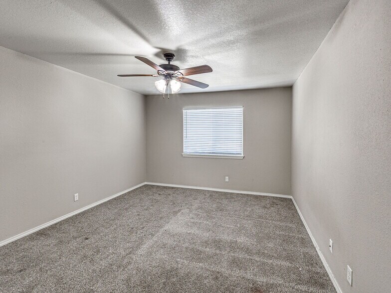 More Photos Of 2302 S 137th East Ave, Tulsa Apartments For Sale