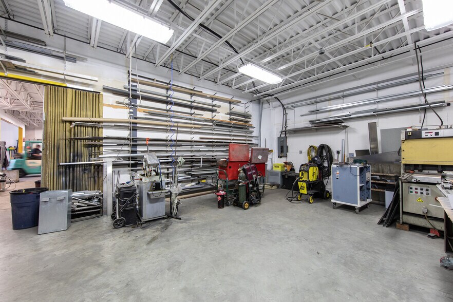 More Photos Of 7431 Industrial Rd, Lantzville Warehouse For Sale