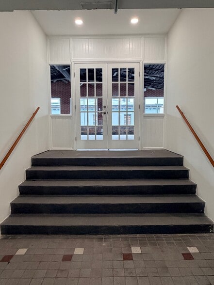 More Photos Of 309-315 W Saint Julian St, Savannah Storefront For Lease