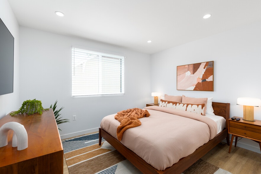 More Photos Of 1414 S Orange Dr, Los Angeles Apartments For Sale