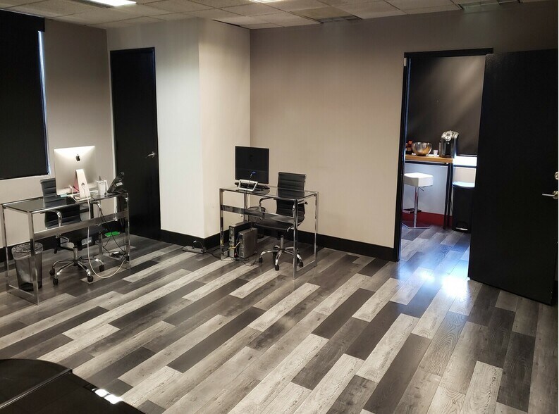 More Photos Of 18580 Ventura Blvd, Tarzana Loft Creative Space For Lease
