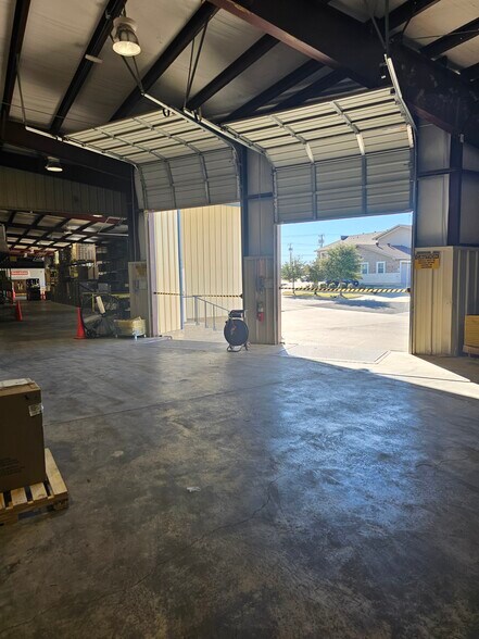 More Photos Of 2719 E Elms Rd, Killeen Warehouse For Lease