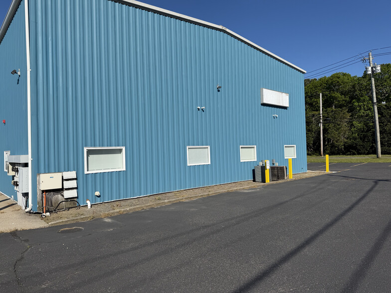 More Photos Of 66 Old Country Rd, Quogue Warehouse For Lease