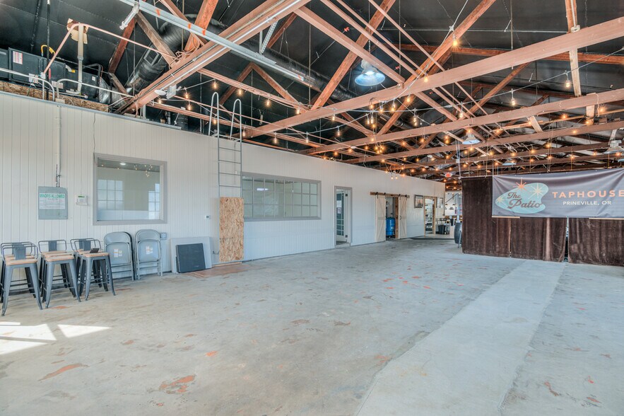 More Photos Of 420 N Main St, Prineville Restaurant For Lease