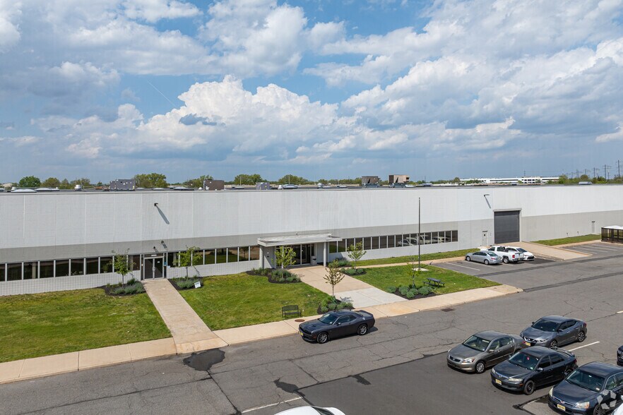 More Photos Of 1 Truman Dr S, Edison Warehouse For Lease