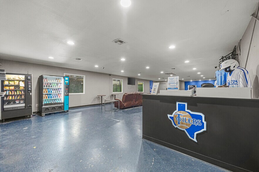 More Photos Of 505 County Line Rd, Rockwall Flex For Sale