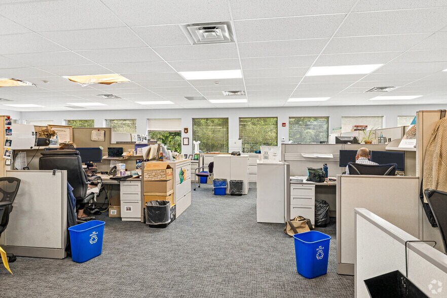 More Photos Of 10B Airline Dr, Albany Office For Sale