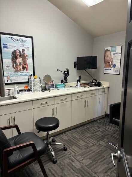 More Photos Of 2204 Crestmoor Rd, Nashville Medical For Lease
