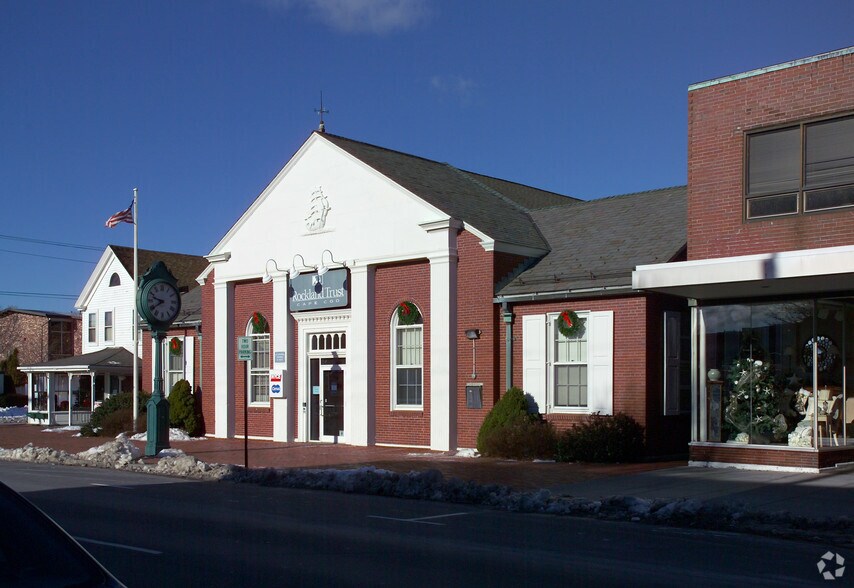 More Photos Of 442 Main St, Hyannis Bank For Lease