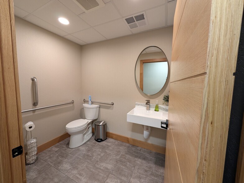 More Photos Of 5616 Third Ave, Ferndale Medical For Lease