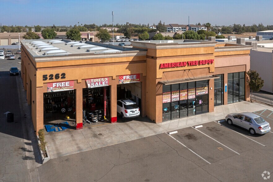 More Photos Of 5262 N Blackstone Ave, Fresno Flex For Sale