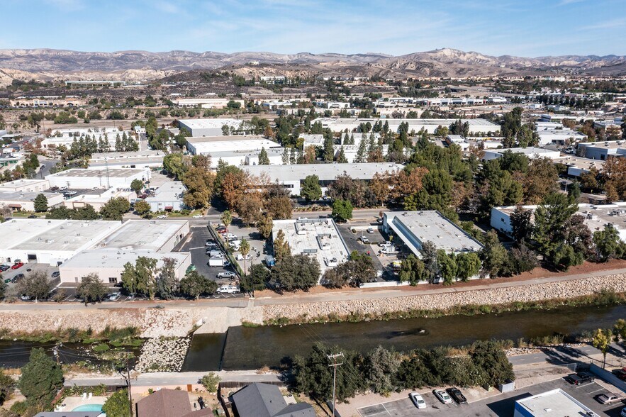 More Photos Of 520 E Easy St, Simi Valley Warehouse For Lease