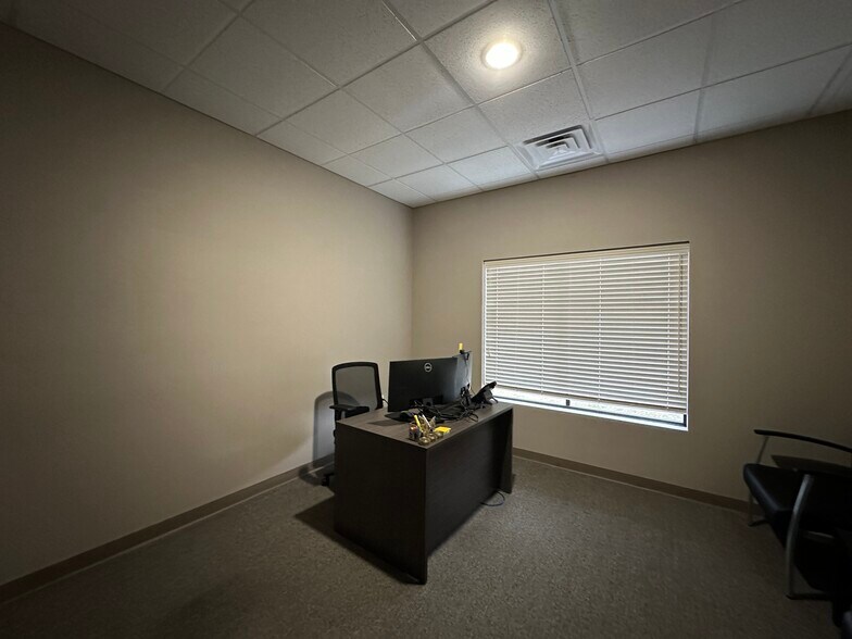 More Photos Of 673 Westbury Dr, Iowa City Storefront Retail Office For Sale